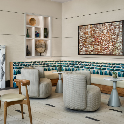 HighlandDallas-Public-FrontLobby-seatingarea-web