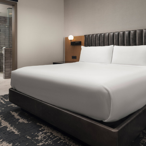suite-bedroom_2000x1125