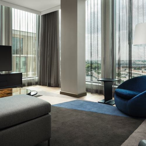 suite-living-room-reverse_2000x1125