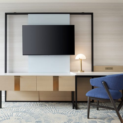 DALCUQQ_Room_806_DblDbl_Desk_Area_3248-scaled